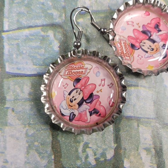 Minnie Mouse Bottle Cap Earrings Pink Silver Rare‎ - Picture 3 of 4